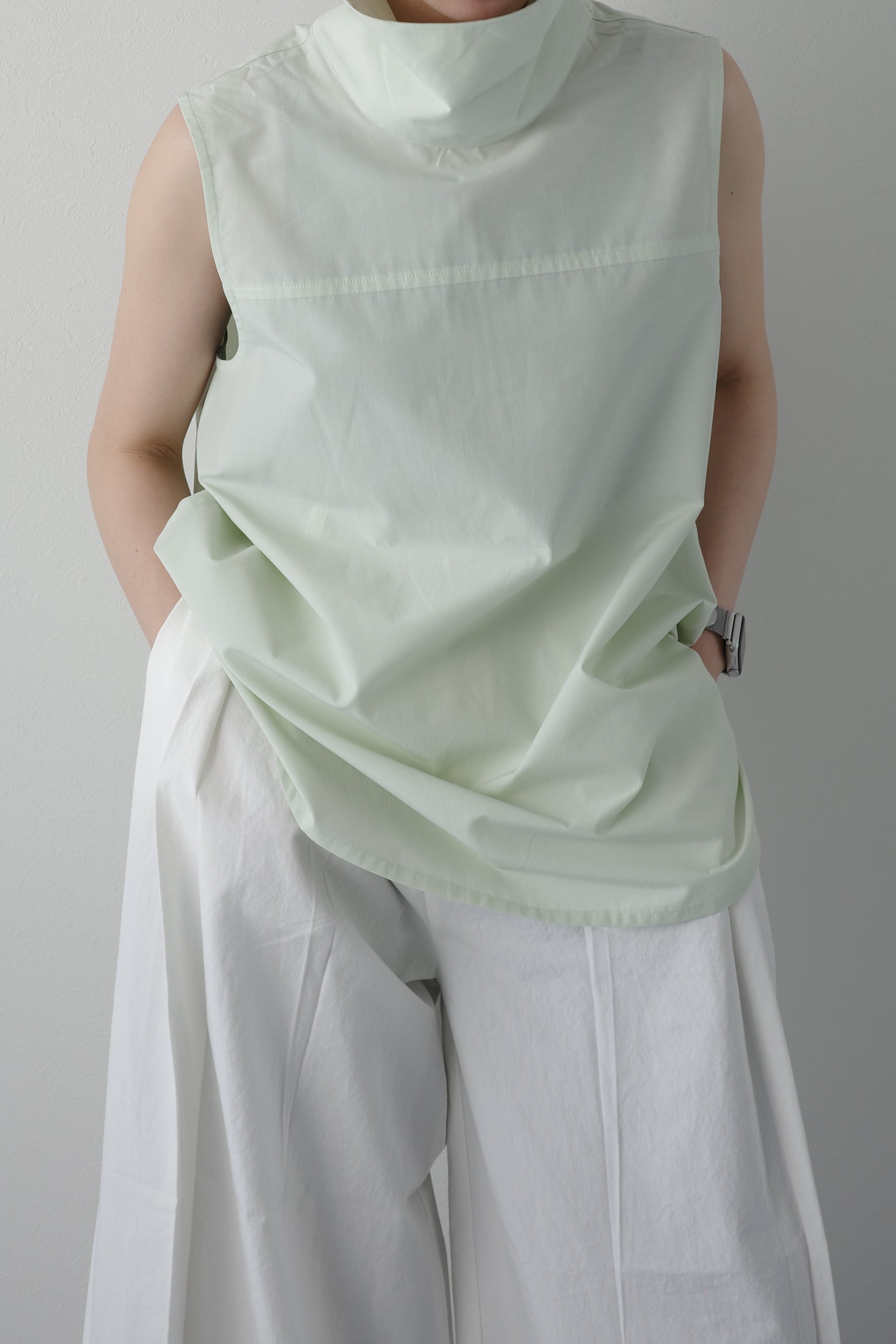 high neck nosleeve blouse