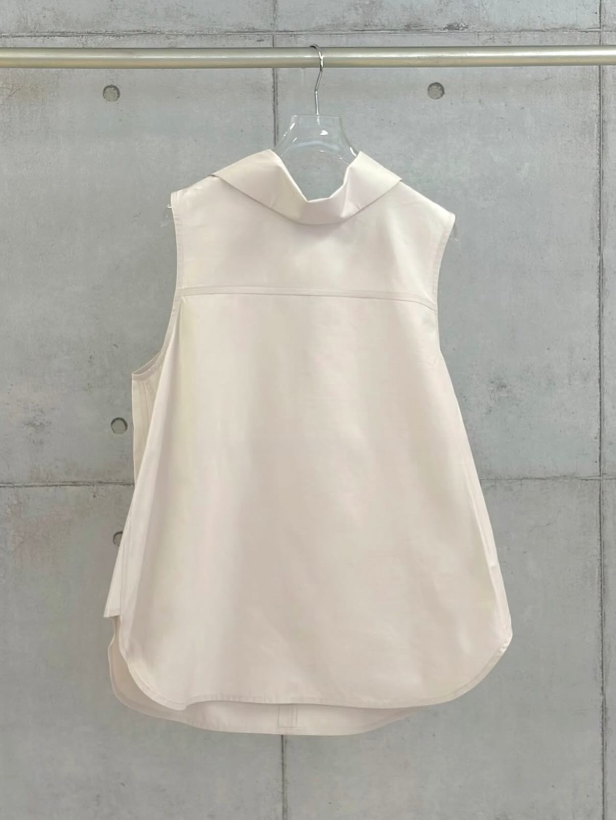high neck nosleeve blouse