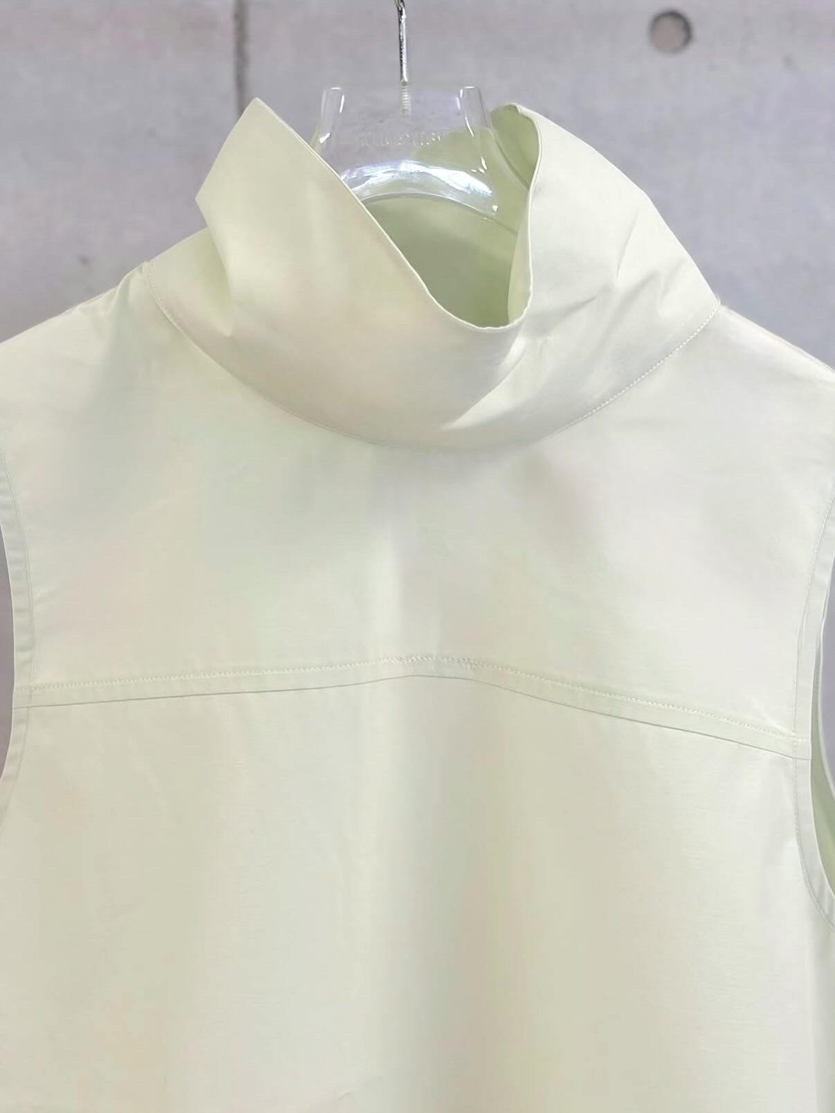 high neck nosleeve blouse