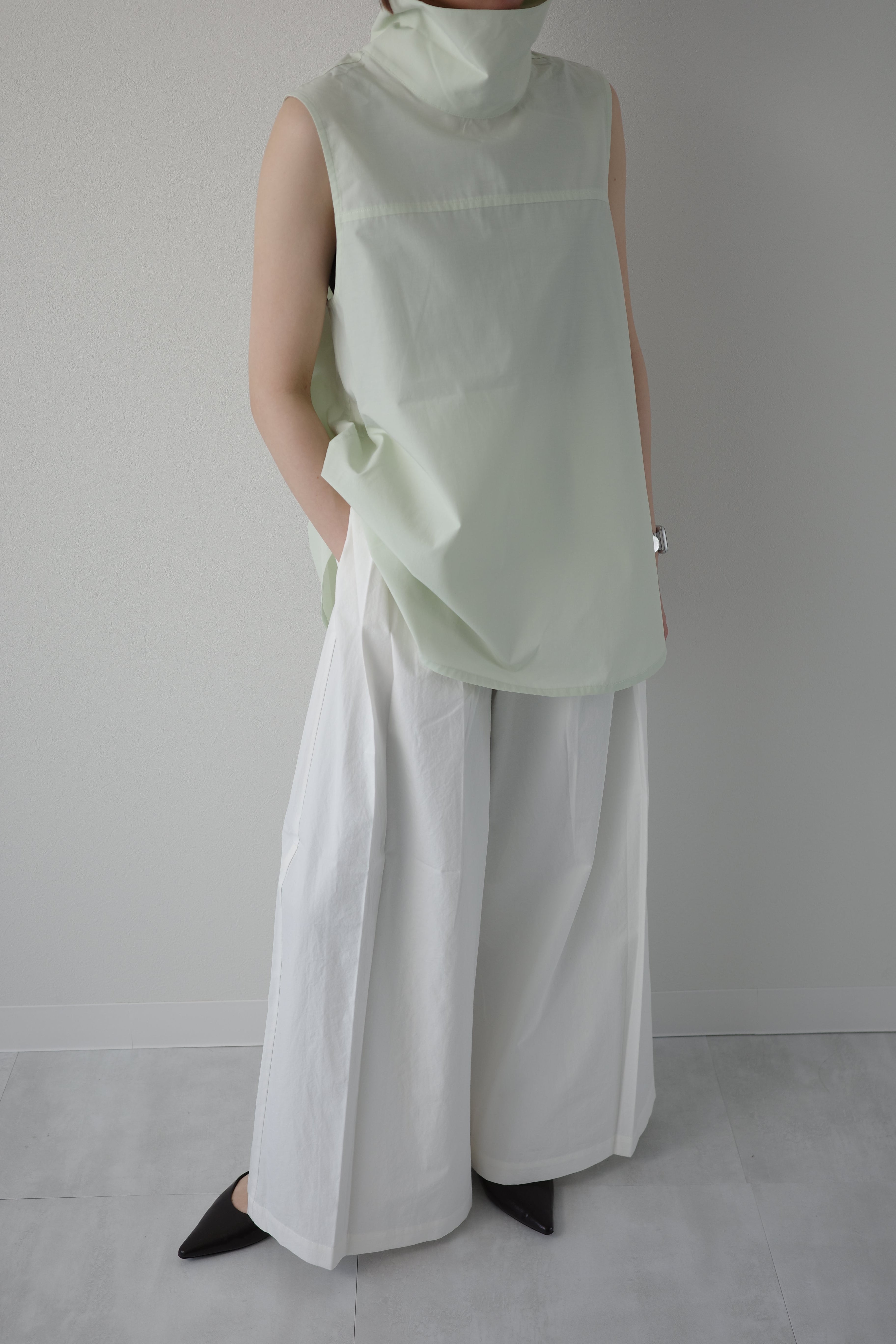 high neck nosleeve blouse
