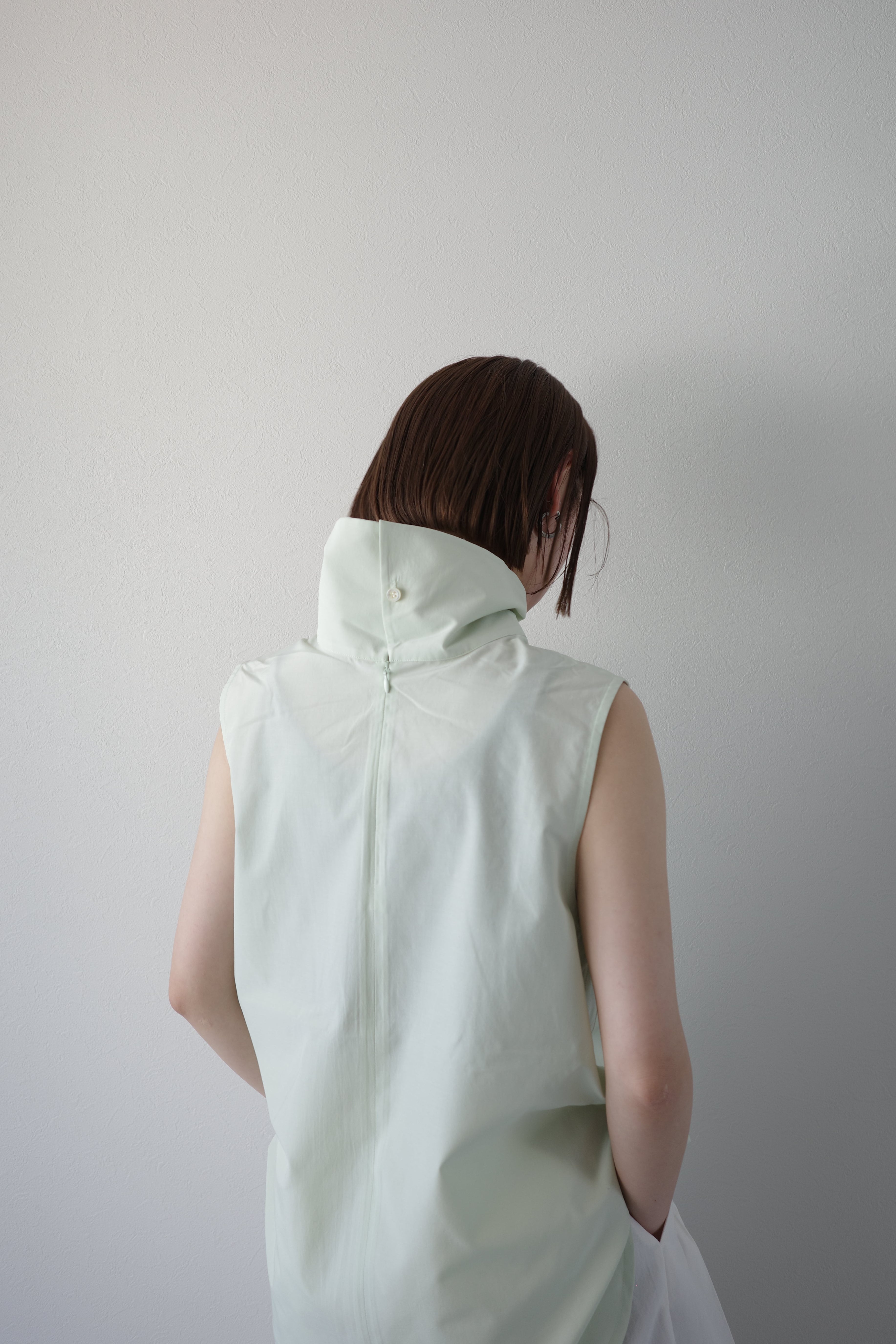 high neck nosleeve blouse