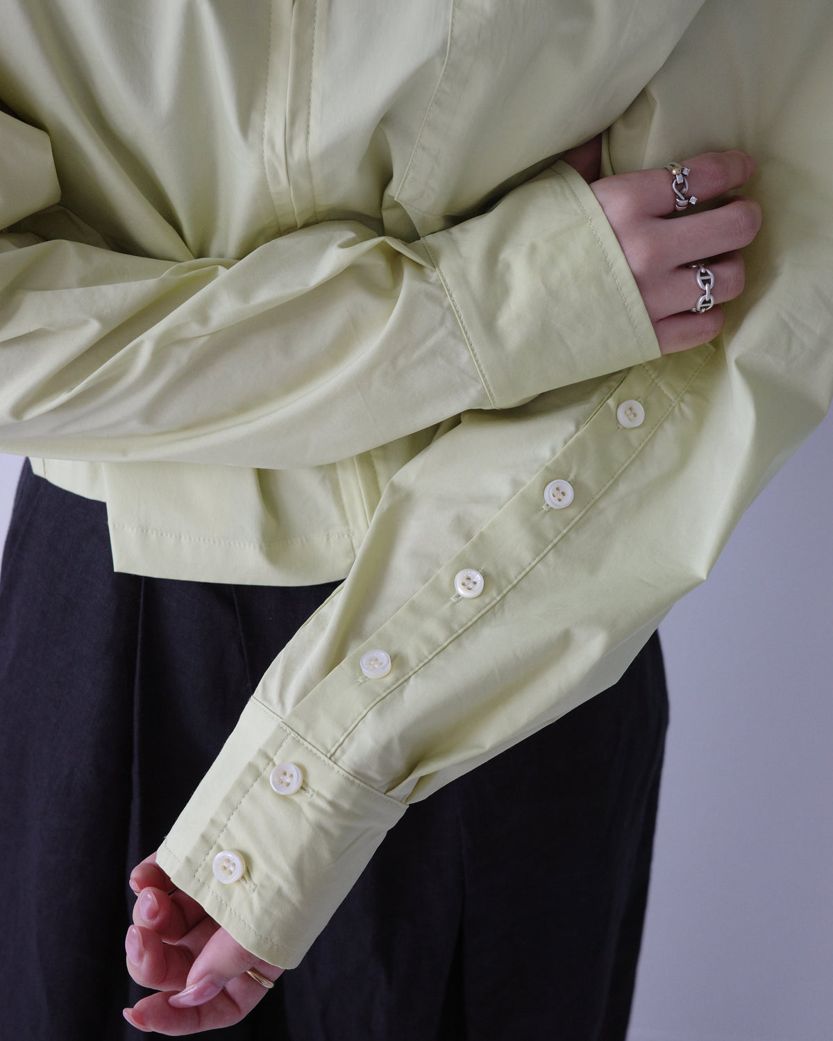 big callar short blouse