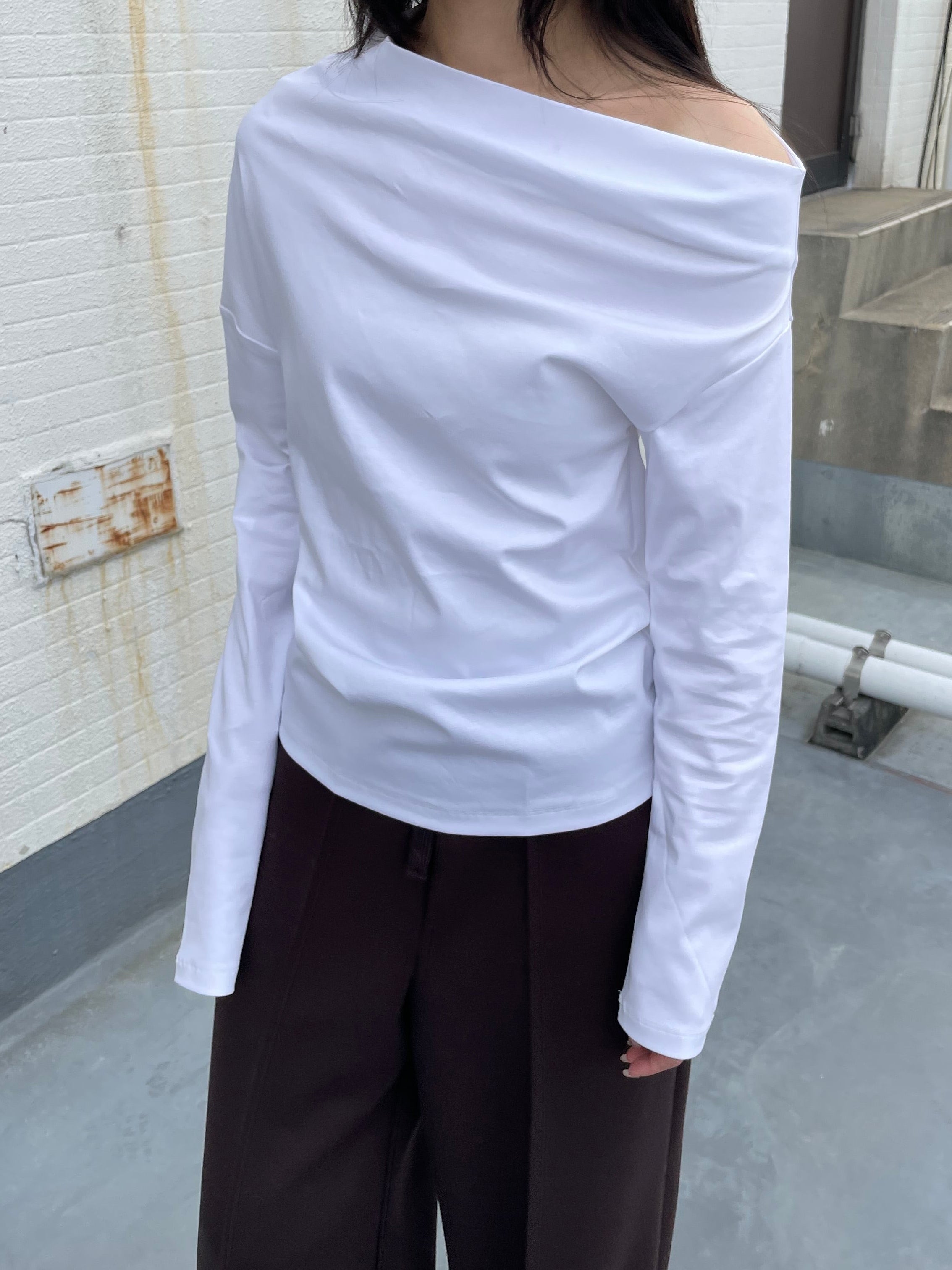 SLOPED　SHOULDER　TOPS