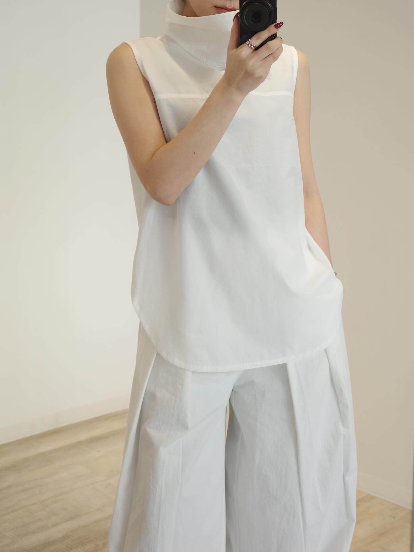 high neck nosleeve blouse