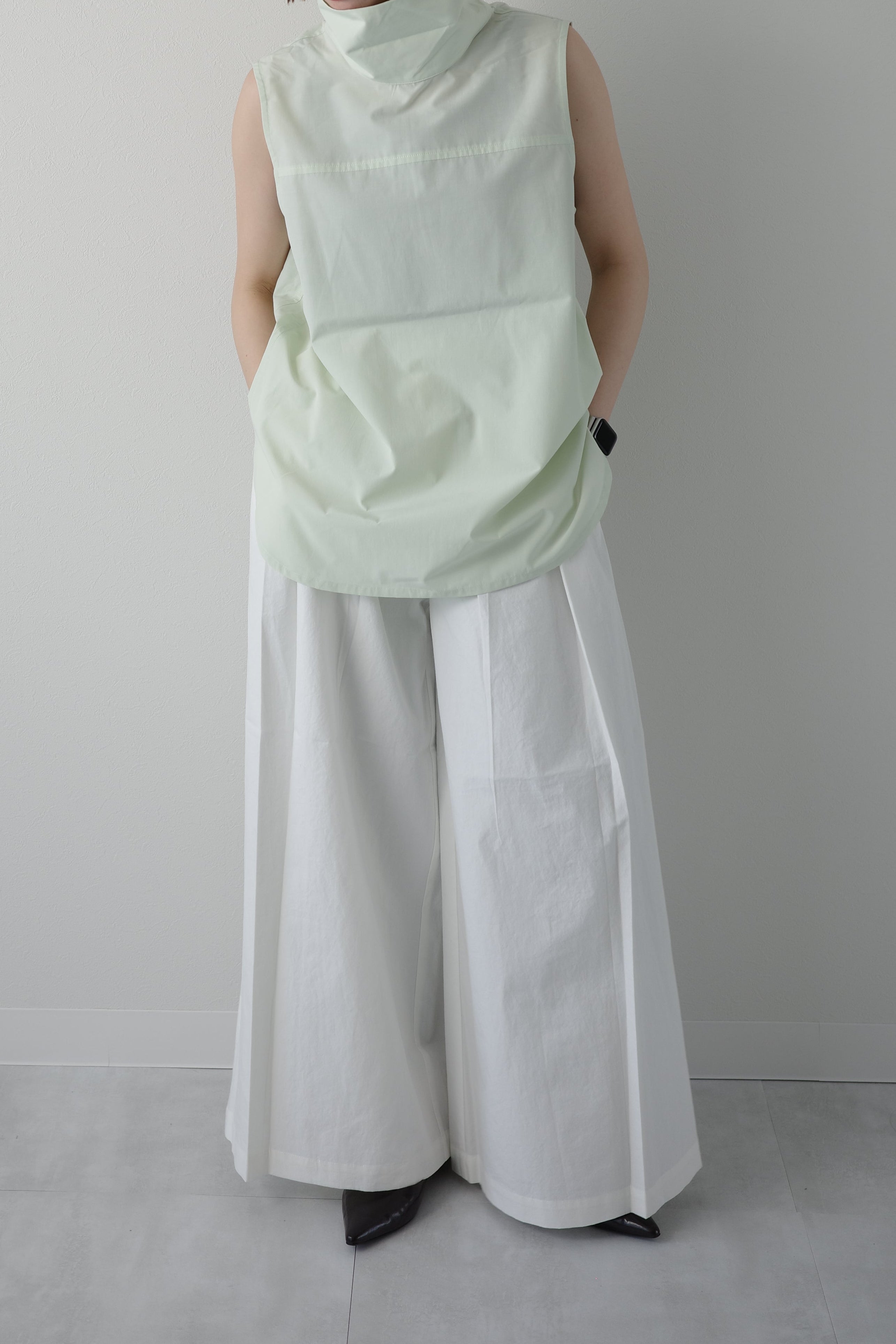 high neck nosleeve blouse