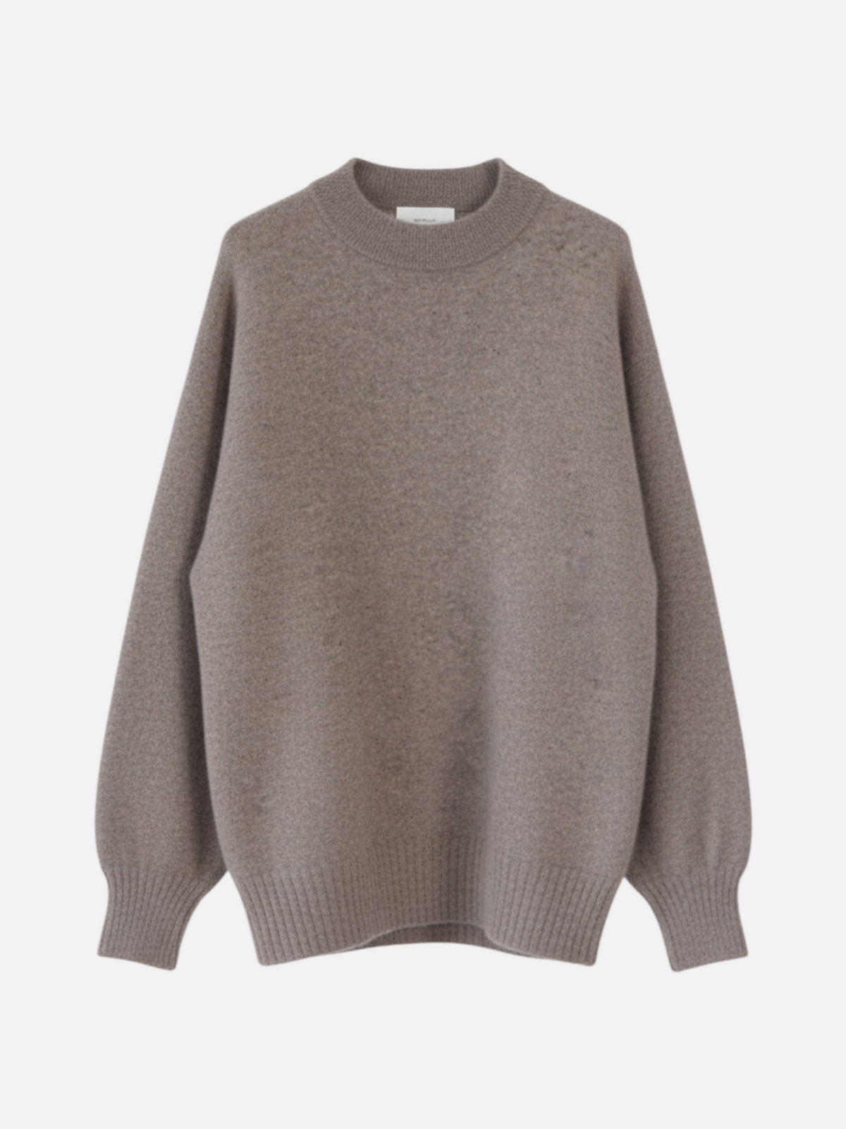 vaneum officialのブラウン系カシミア100％オーバーサイズニット。クルーネックでゆったりとしたシルエットの長袖プルオーバー。